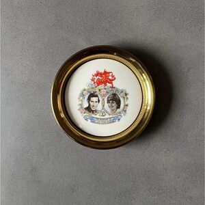 Elegant Gold and White Commemorative Dish